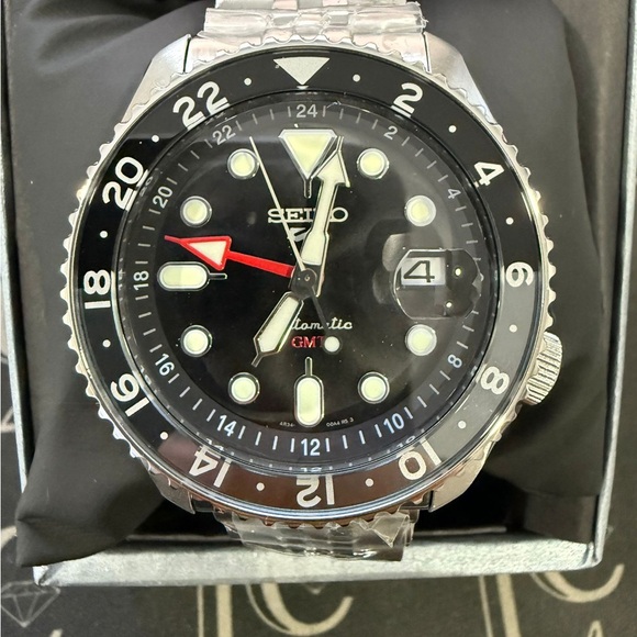 NIB Black Seiko 5 Sports SKX Watch - Picture 3 of 4